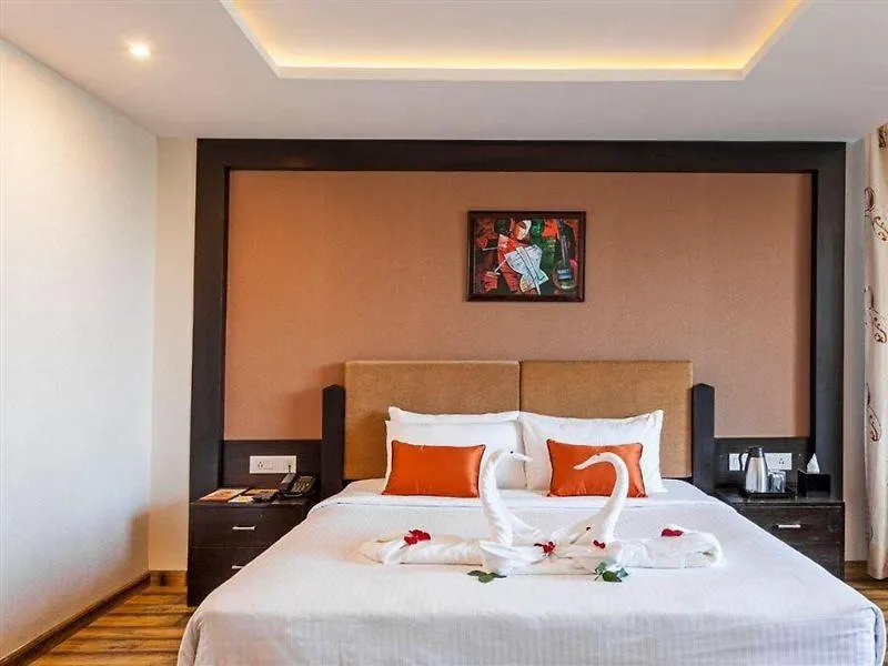 Sterling Kufri Hotel 4*,