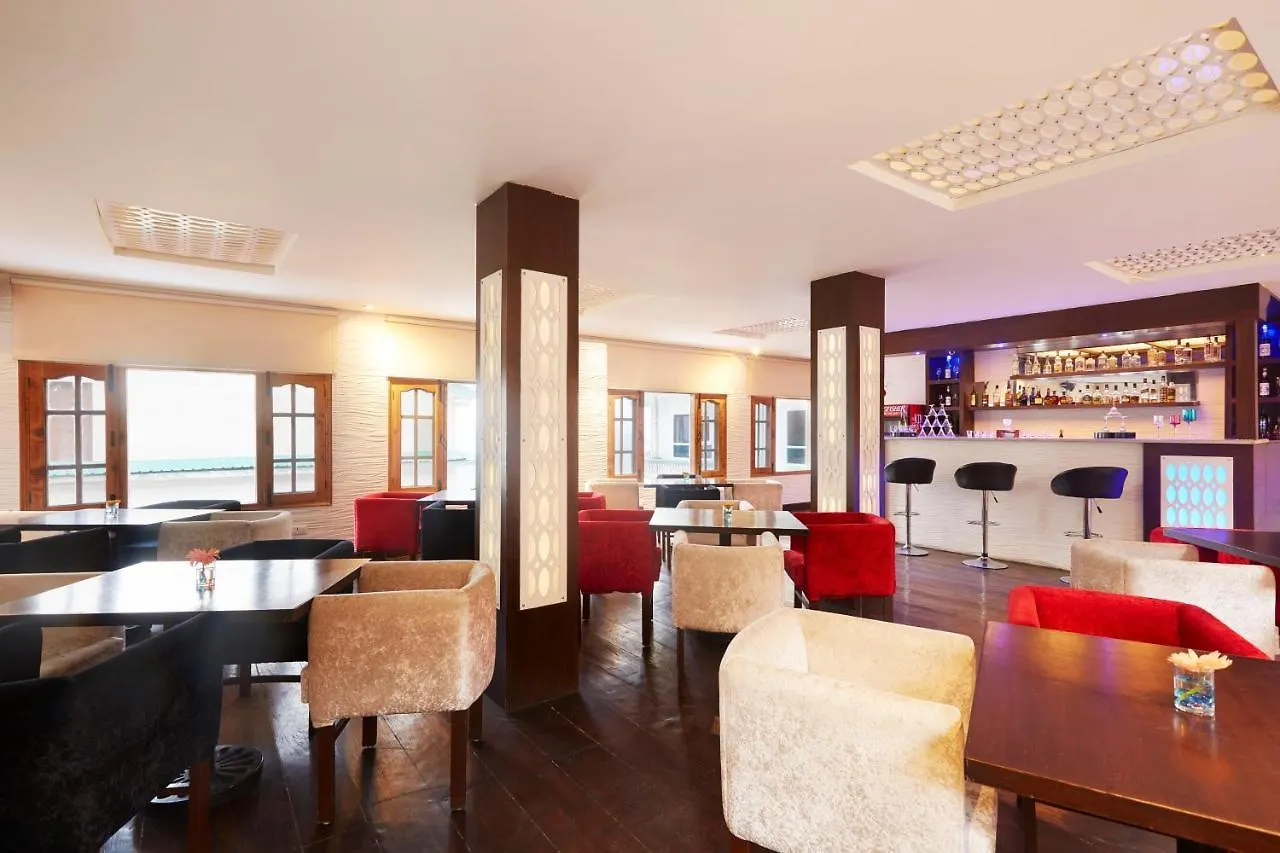 Sterling Kufri Hotel 4*,